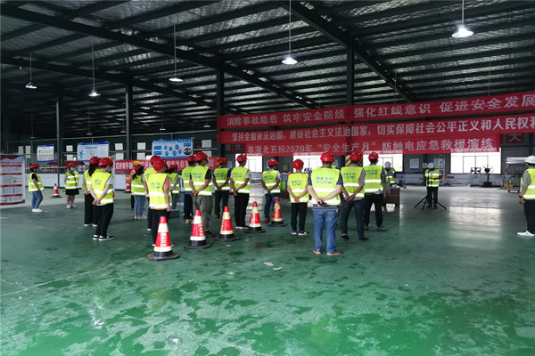 20201210549574.jpg 图:防触电应急救援演练_副本.jpg